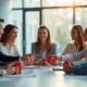 Groupe de professionnels échangeant des bons cadeaux dans un bureau lumineux
